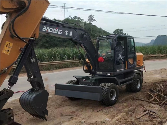 寶鼎挖掘機(jī).jpg