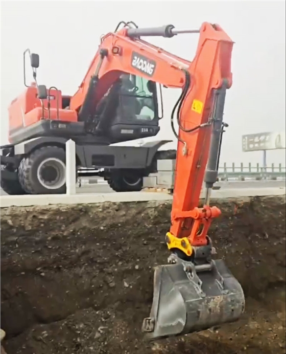寶鼎150挖掘機.jpg