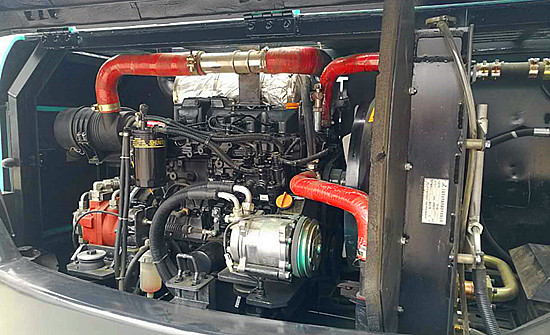 寶鼎挖掘機(jī)80型號動力方面