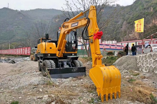 輪式挖掘機