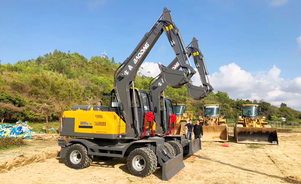 寶鼎輪式挖掘機(jī)95車(chē)型