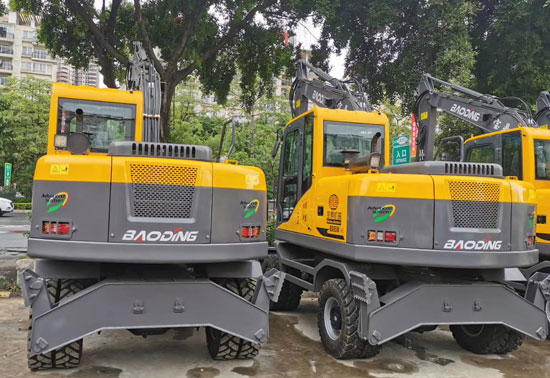 寶鼎輪式挖掘機95車型.jpg