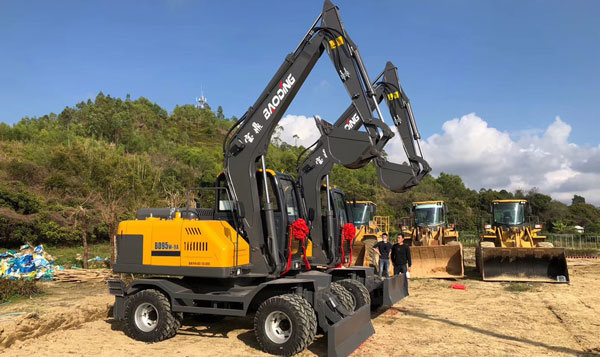 寶鼎輪式挖掘機95車型.jpg
