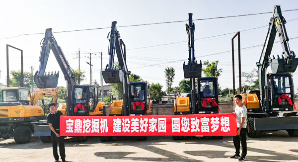 寶鼎95輪式挖掘機服務市場.jpg