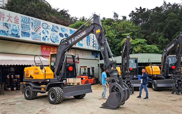 寶鼎輪式挖掘機多功能車型.jpg