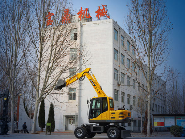 寶鼎輪式挖掘機(jī)品牌廠家.jpg