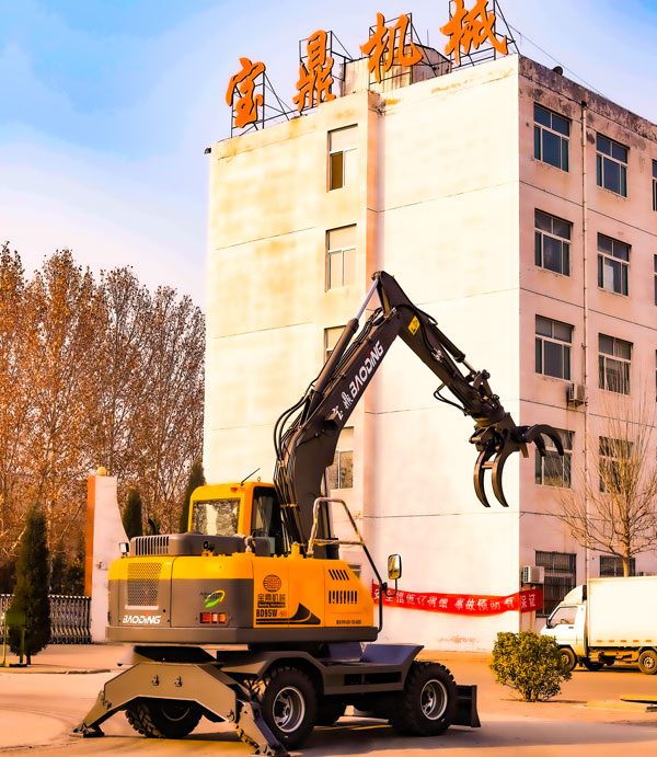 寶鼎小型輪式挖掘機(jī)廠家.jpg