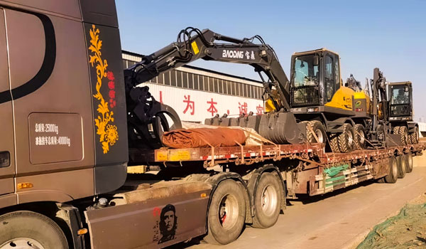 寶鼎輪式挖掘機發車.jpg