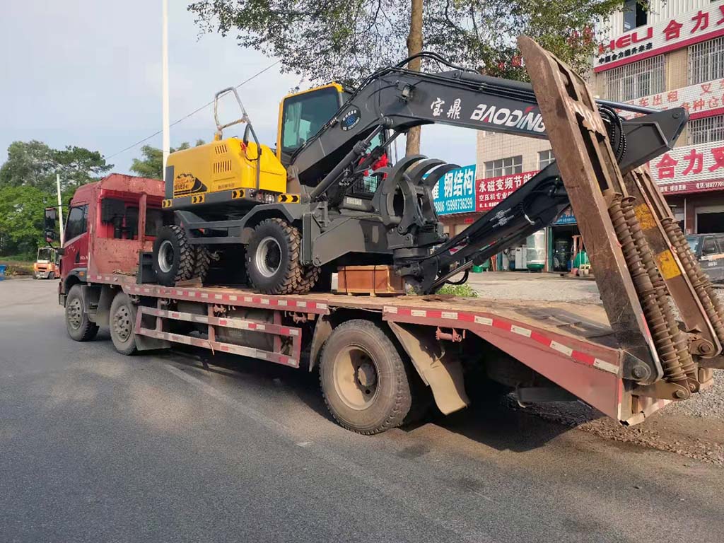 寶鼎輪式挖掘機(jī)