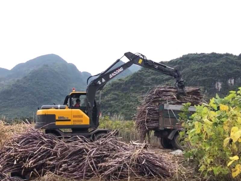 輪式物料抓裝機(jī)，選寶鼎！
