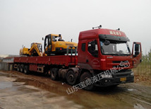 寶鼎挖掘機(jī)公司給經(jīng)銷商發(fā)車圖