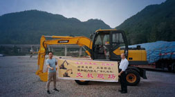 城鎮(zhèn)綠化之星·寶鼎80輪式挖掘機(jī)