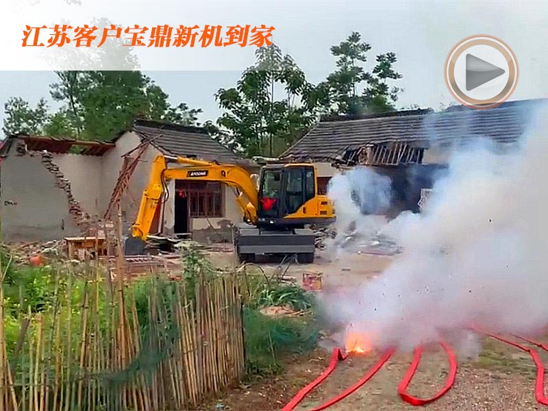江蘇輪式挖掘機銷售客戶寶鼎80液壓行走輪式挖掘機