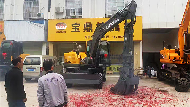 廣西百色銷售寶鼎95抓木機(jī)交付現(xiàn)場